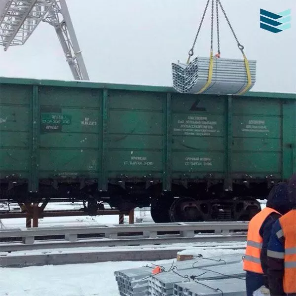 Отправка 520 тонн барьерных ограждений в Павлодар